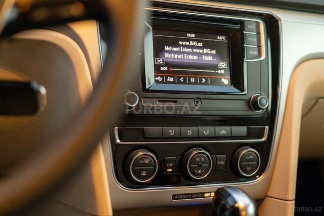 Volkswagen Passat 2017, 104,000 km - 1.8 л - Bakı