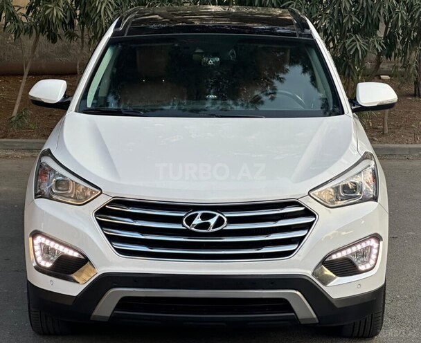 Hyundai Grand Santa Fe-12