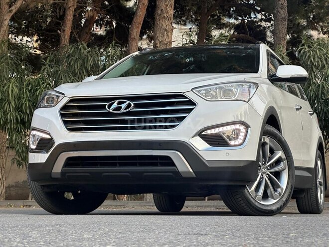 Hyundai Grand Santa Fe-1