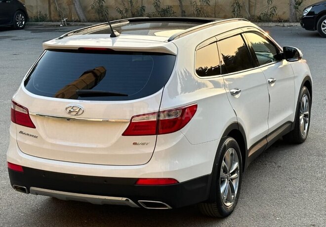 Hyundai Grand Santa Fe-10