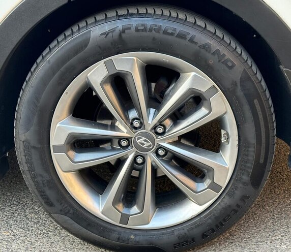 Hyundai Grand Santa Fe-19