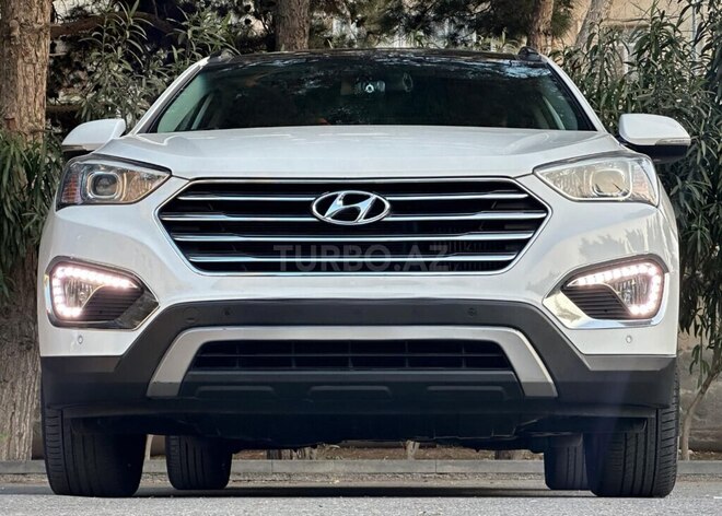 Hyundai Grand Santa Fe-13