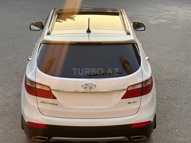 Hyundai Grand Santa Fe-3