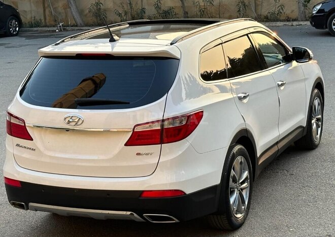 Hyundai Grand Santa Fe-9