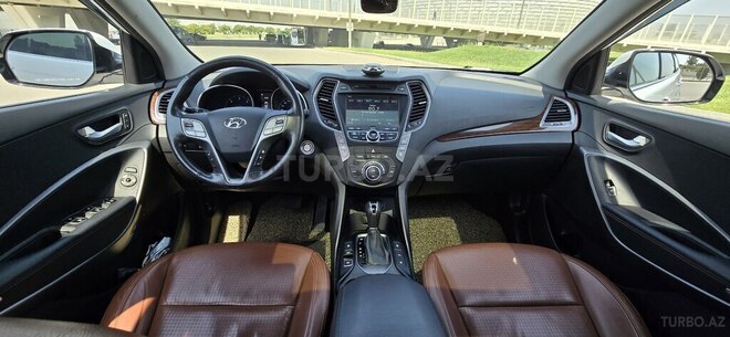 Hyundai Grand Santa Fe-2