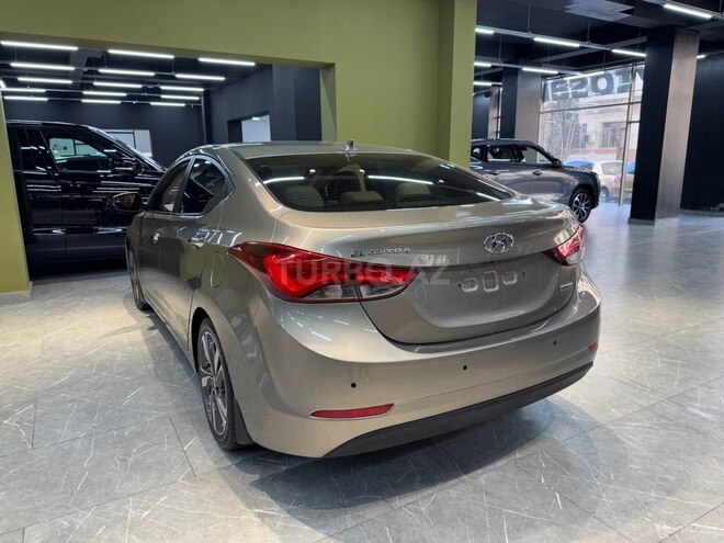 Hyundai Elantra-2