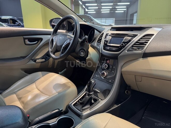 Hyundai Elantra-3