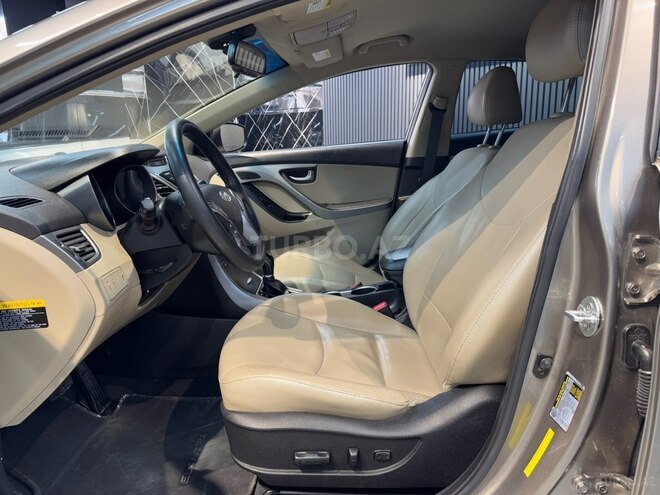 Hyundai Elantra-17