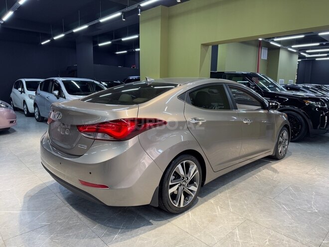 Hyundai Elantra-10