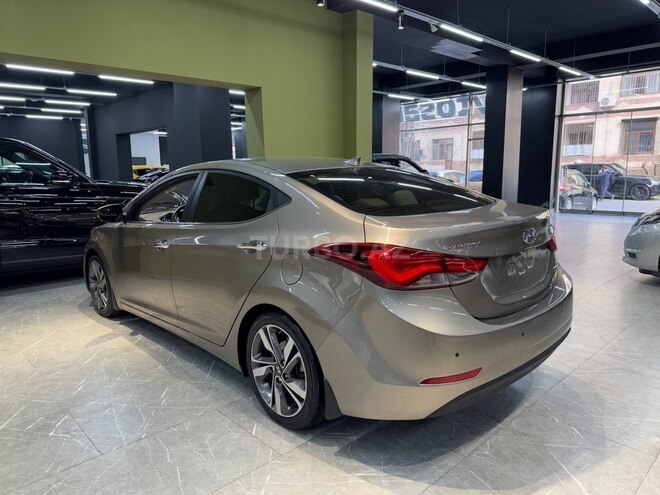 Hyundai Elantra-9