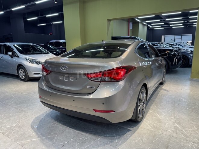 Hyundai Elantra-11