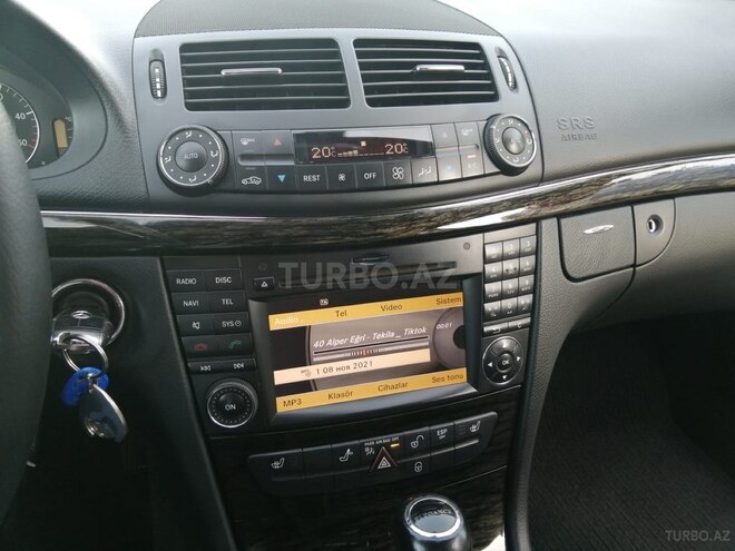 Mercedes E 220 d-6