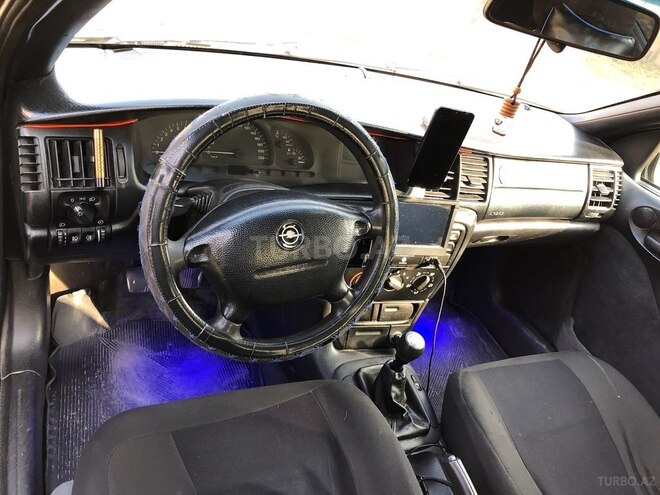 Opel Vectra-14