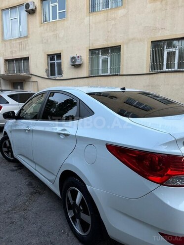 Hyundai Accent-5