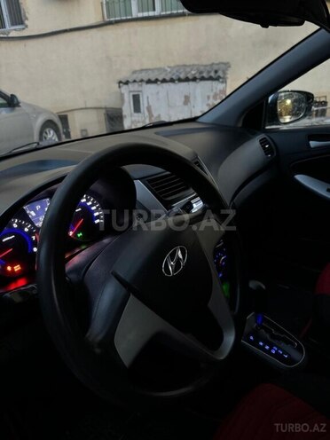 Hyundai Accent-6
