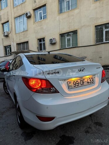 Hyundai Accent-7