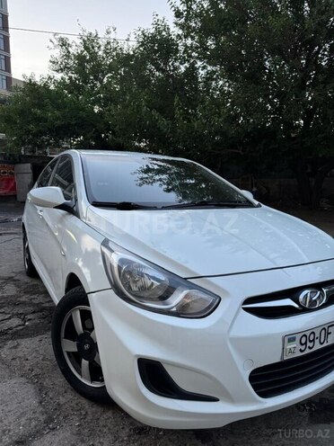 Hyundai Accent-4
