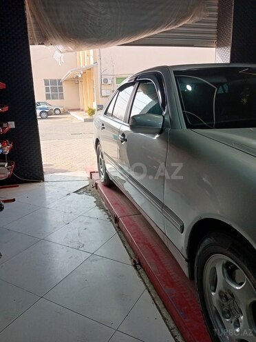 Mercedes E 220 d 1999, 250,000 km - 2.2 l - Zərdab
