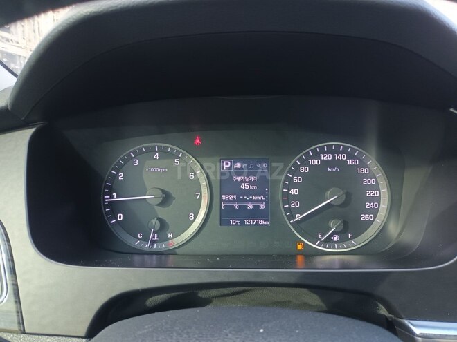 Hyundai Sonata-4