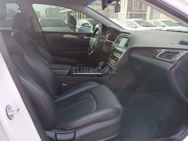 Hyundai Sonata-11
