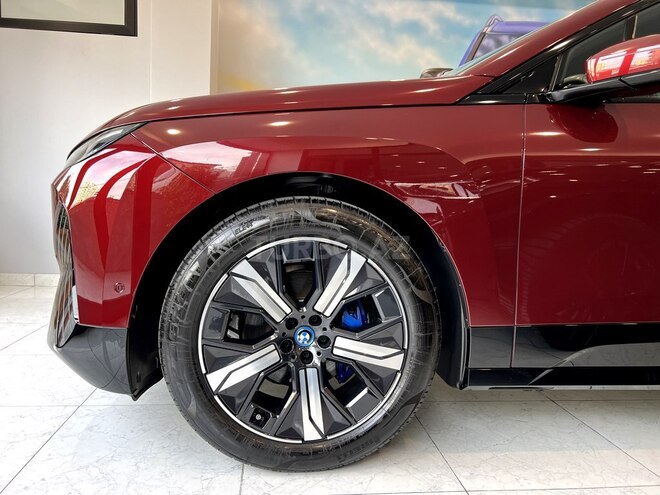 BMW iX-6