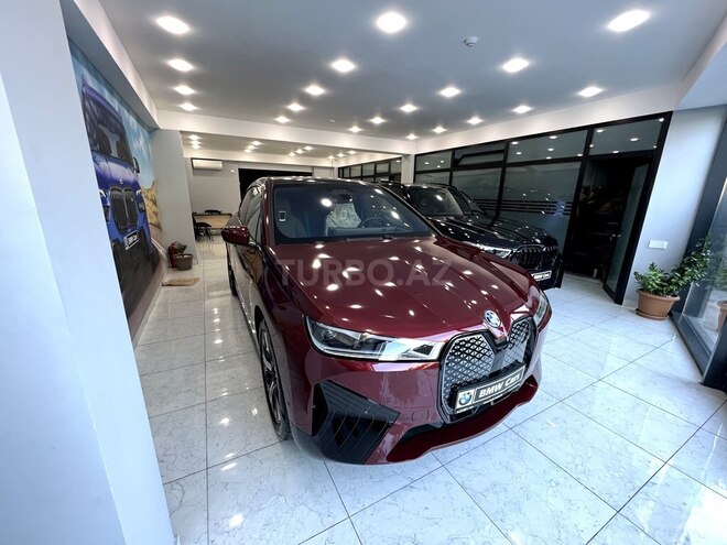 BMW iX-8