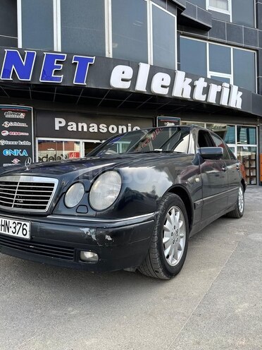 Mercedes E 230 1995, 385,000 km - 2.3 л - Bakı