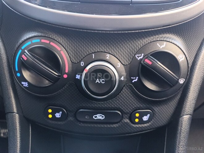 Hyundai Accent-6