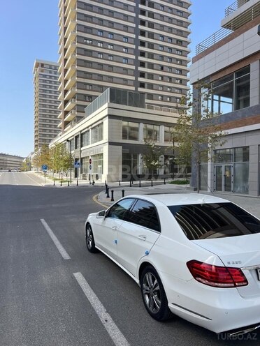 Mercedes E 220 d-13