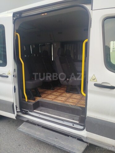 Ford Transit-11