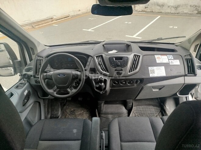 Ford Transit-9