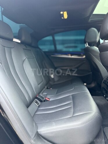 BMW 530e-11