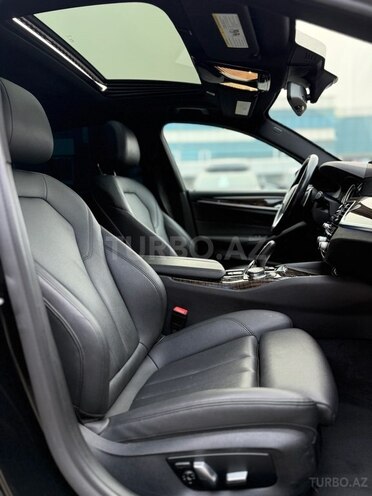 BMW 530e-12