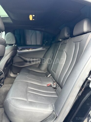 BMW 530e-13