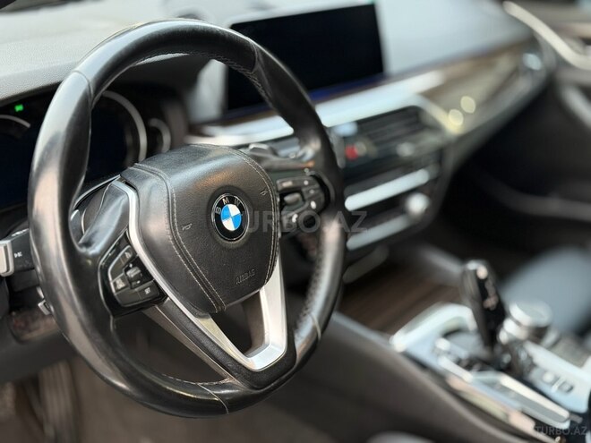 BMW 530e-15