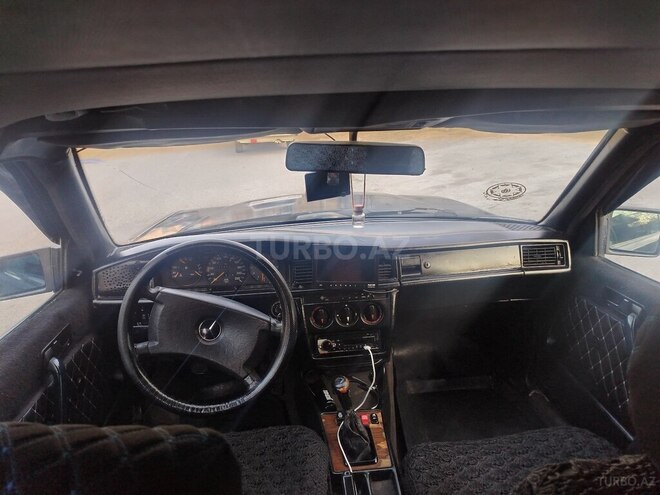 Mercedes 190 1990, 90,000 km - 2.0 l - Qazax
