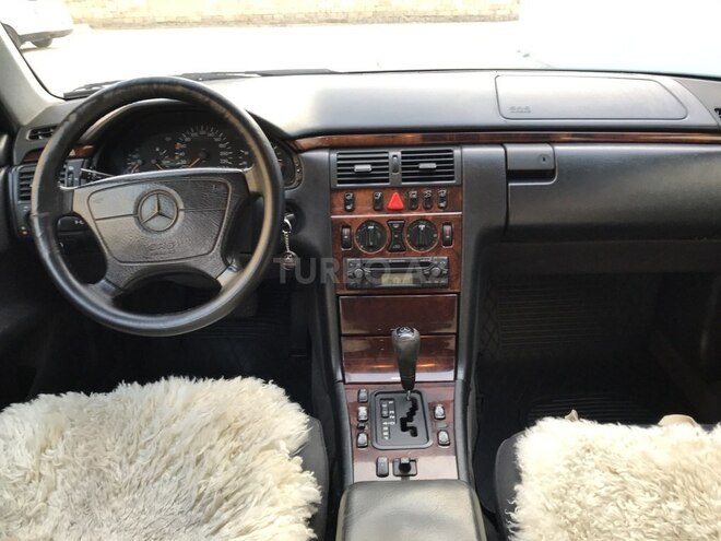 Mercedes E 240 1999, 387,000 km - 2.4 l - Sumqayıt