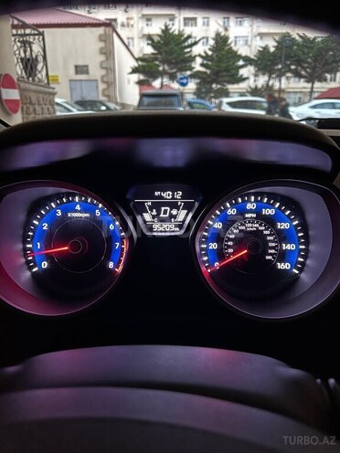 Hyundai Elantra 2015, 95,000 km - 1.8 l - Bakı