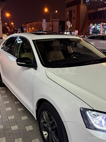 Volkswagen Jetta-5