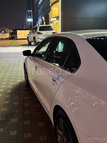 Volkswagen Jetta-12
