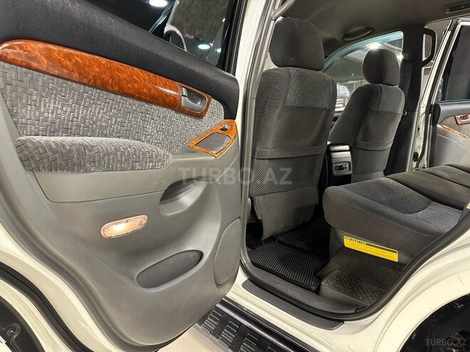 Toyota Land Cruiser Prado-19