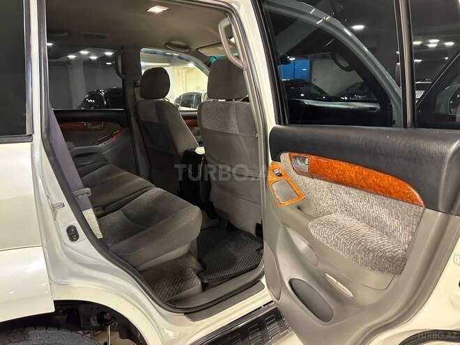 Toyota Land Cruiser Prado-17