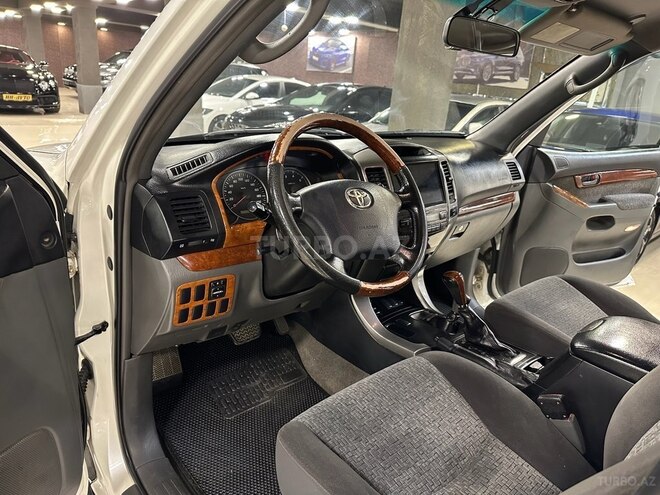 Toyota Land Cruiser Prado-13