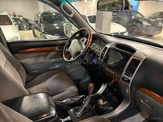 Toyota Land Cruiser Prado-12