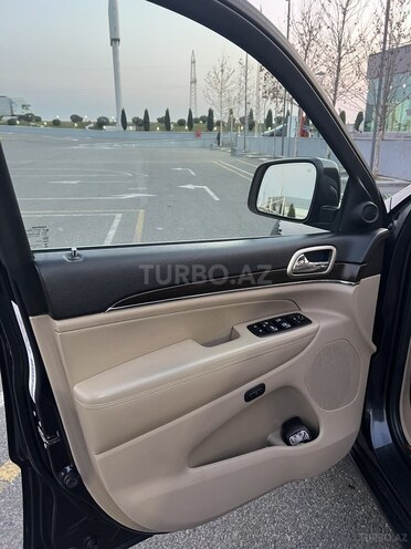 Jeep Grand Cherokee-17