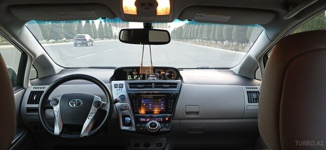 Toyota Prius V 2015, 209,876 km - 1.8 l - Gəncə