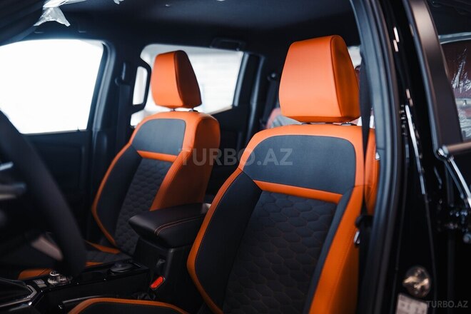Mitsubishi L200-12