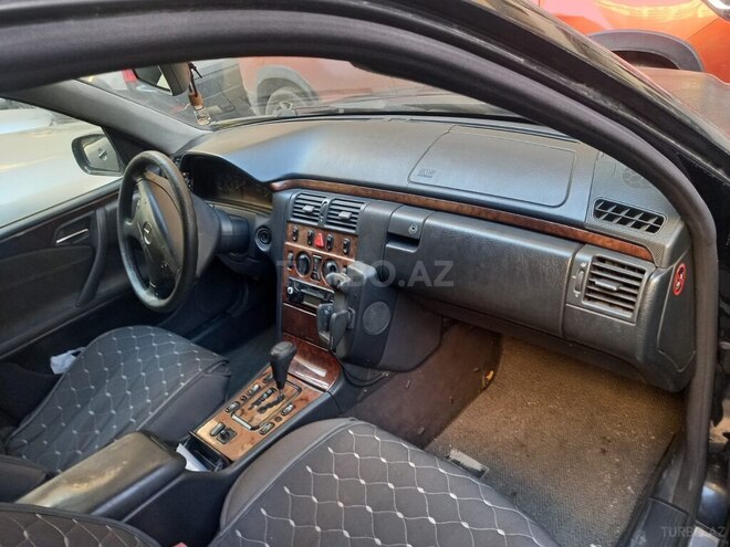 Mercedes E 240 1999, 265,000 km - 2.4 l - Bakı