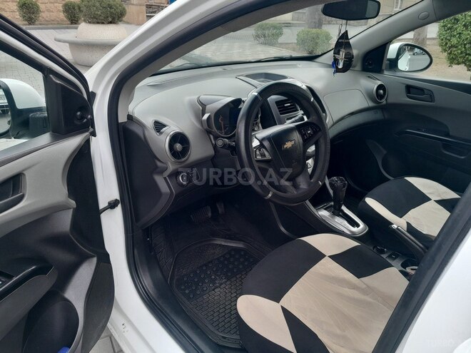 Chevrolet Aveo-8