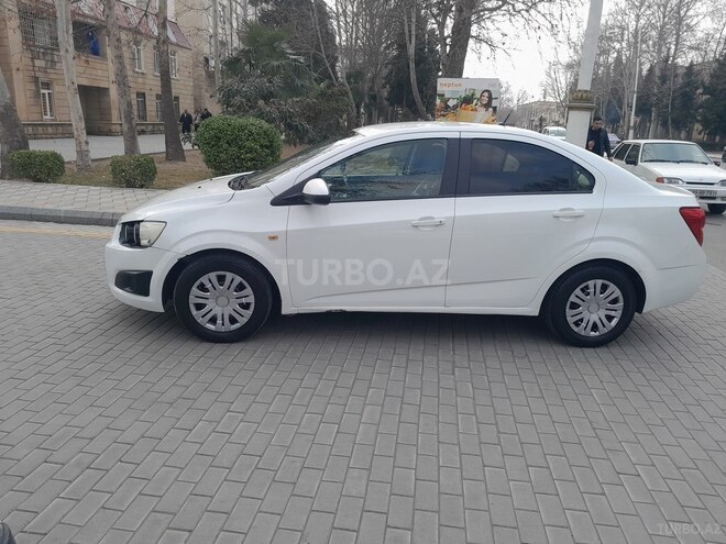 Chevrolet Aveo-5